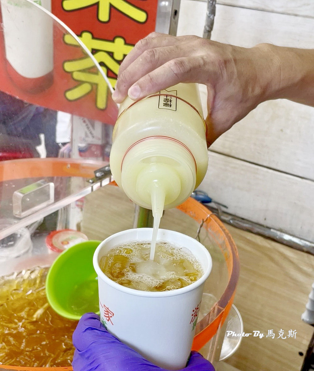 【新北淡水美食推薦】朻夯水果茶淡水老街店|淡水老街人氣必喝水果茶 每日新鮮熬煮 還吃的到鳳梨果肉 夏日消暑首選|外送|捷運淡水站| - 第14張圖 【新北淡水美食推薦】朻夯水果茶淡水老街店|淡水老街人氣必喝水果茶 每日新鮮熬煮 還吃的到鳳梨果肉 夏日消暑首選|外送|捷運淡水站|