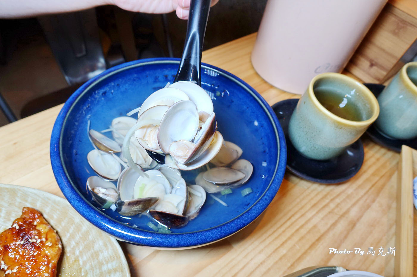 【嘉義西區美食推薦】心晴日式定食專売｜人氣唐揚雞排飯糰套餐豐盛美味 特上刺身海鮮丼厚切又新鮮 生意好值得再訪|外帶|嘉義火車站|嘉義文化路夜市|
