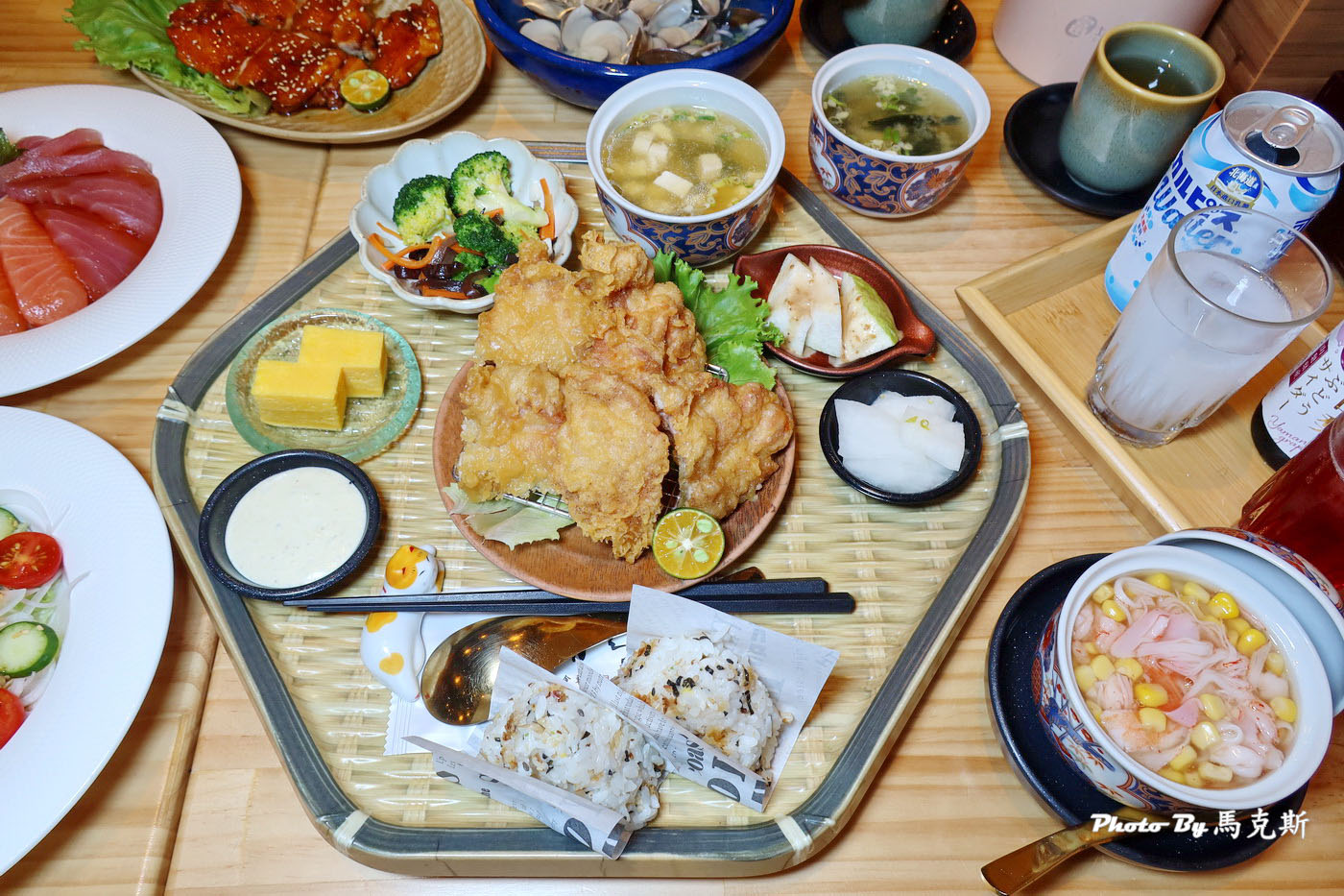 【嘉義西區美食推薦】心晴日式定食專売｜人氣唐揚雞排飯糰套餐豐盛美味 特上刺身海鮮丼厚切又新鮮 生意好值得再訪|外帶|嘉義火車站|嘉義文化路夜市|
