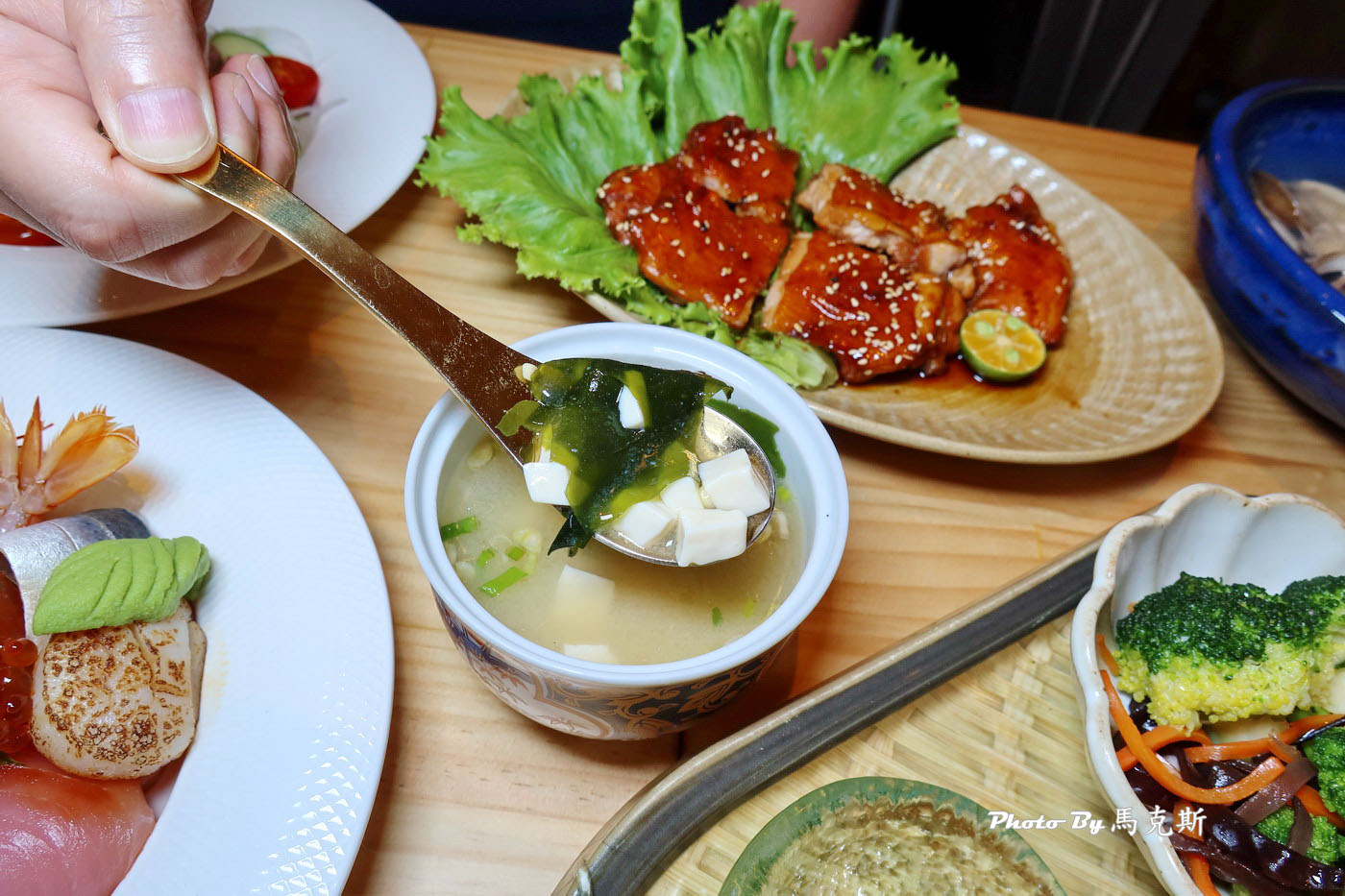 【嘉義西區美食推薦】心晴日式定食專売｜人氣唐揚雞排飯糰套餐豐盛美味 特上刺身海鮮丼厚切又新鮮 生意好值得再訪|外帶|嘉義火車站|嘉義文化路夜市|