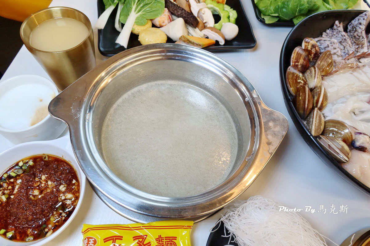 【宜蘭礁溪美食推薦】動涮溫體涮涮鍋｜新開幕 全台首創個人溫體肉火鍋 海鮮大盛合鍋新鮮豐盛 蔬食自助吧吃到飽 聚餐聚會首選|礁溪火車站|附設停車場|