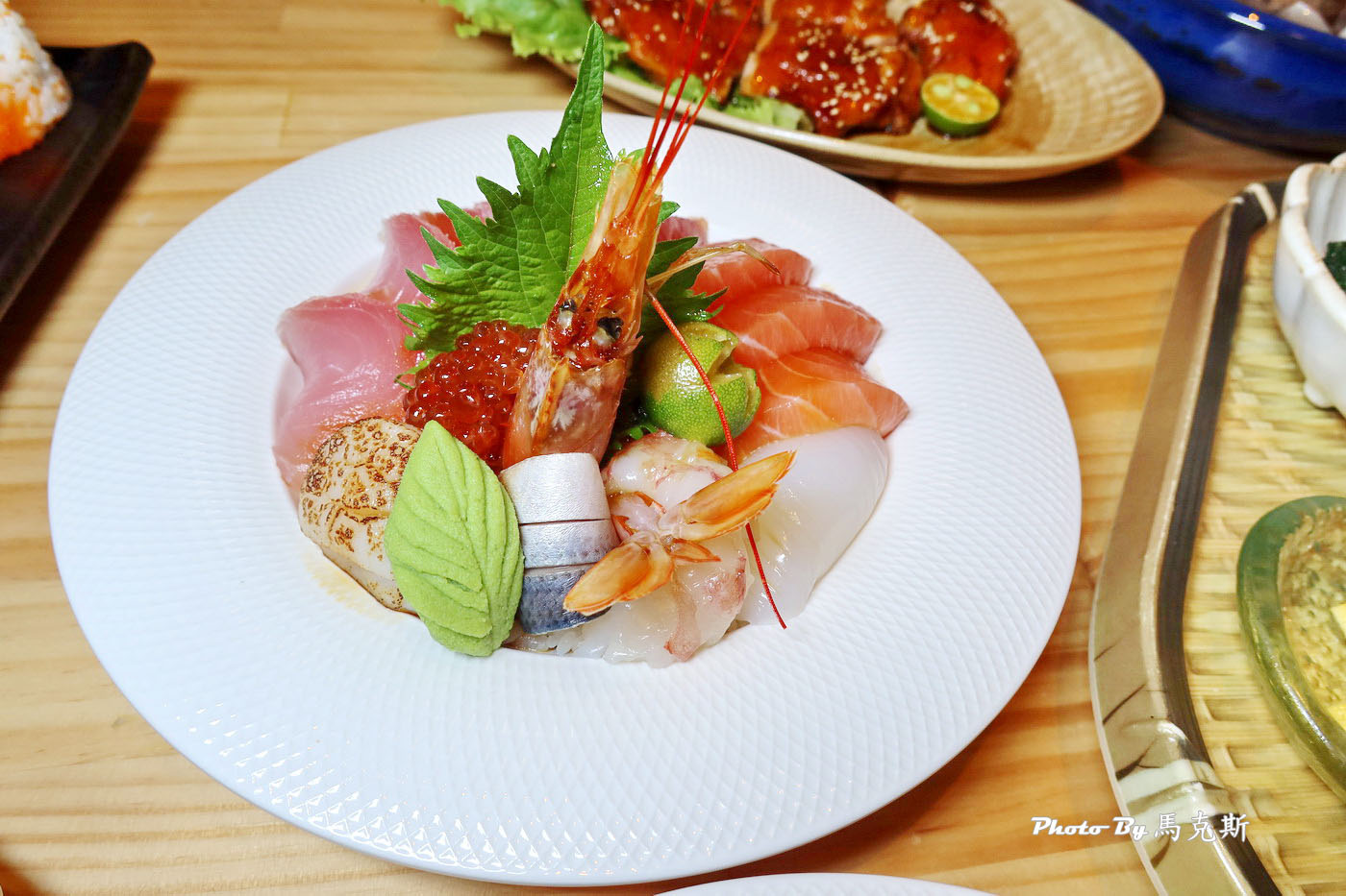 【嘉義西區美食推薦】心晴日式定食專売｜人氣唐揚雞排飯糰套餐豐盛美味 特上刺身海鮮丼厚切又新鮮 生意好值得再訪|外帶|嘉義火車站|嘉義文化路夜市|