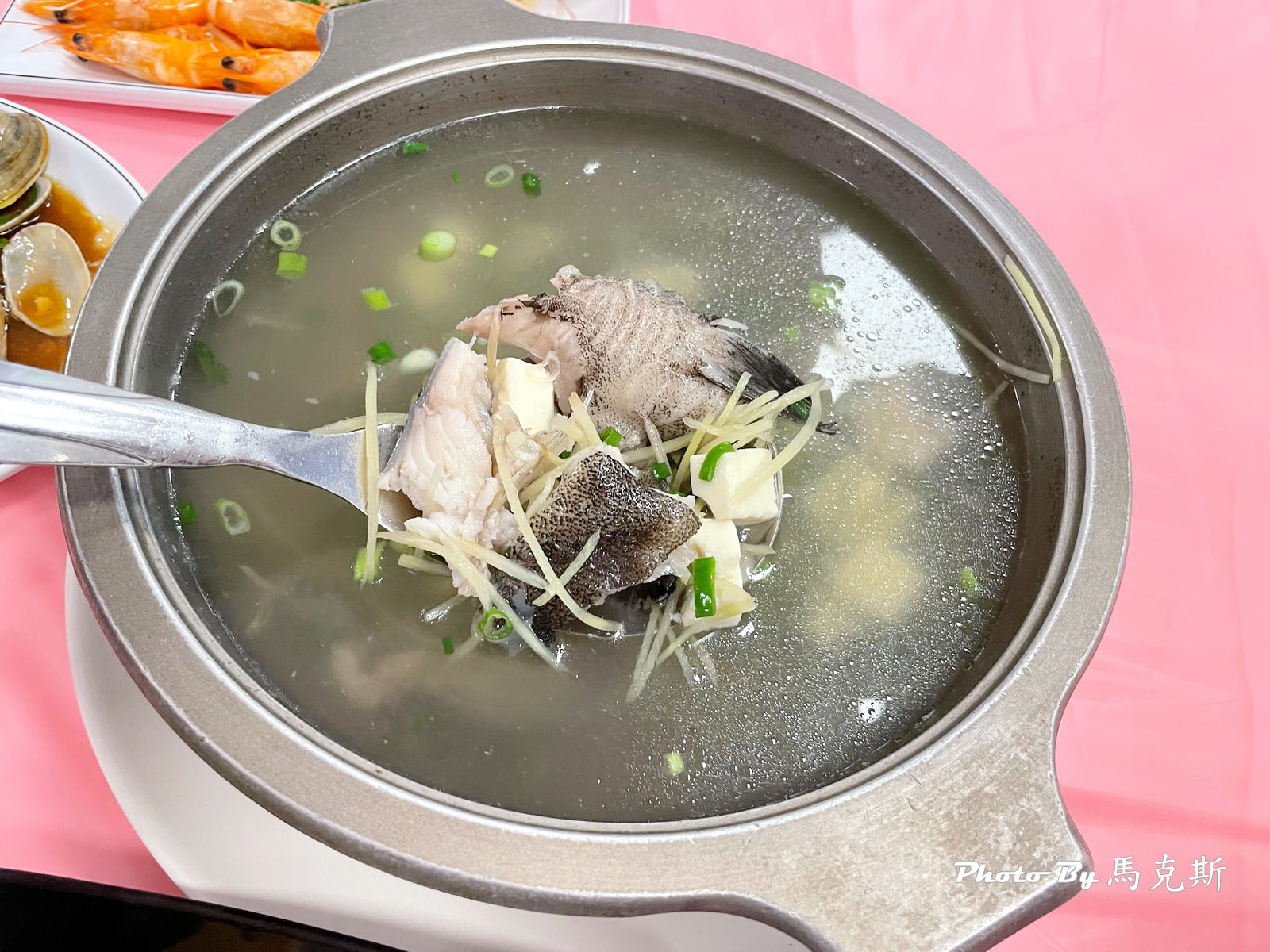 【宜蘭頭城美食推薦】蟹老闆活海鮮｜烏石港人氣海鮮餐廳 現撈活體海鮮 食材新鮮好吃但稍貴些 聚餐聚會新選擇 近蘭陽博物館