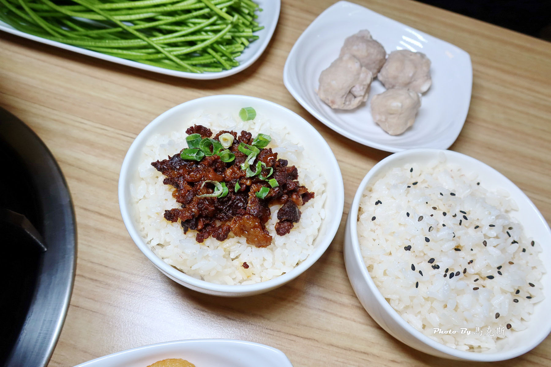 【台中北區美食推薦】夯牛溫體牛肉火鍋|選用台南溫體牛每日新鮮直送 輕涮鮮嫩甜美可口 還有熱炒的選擇 聚餐聚會首選|外帶|宵夜|中國醫美食| - 第17張圖 【台中北區美食推薦】夯牛溫體牛肉火鍋|選用台南溫體牛每日新鮮直送 輕涮鮮嫩甜美可口 還有熱炒的選擇 聚餐聚會首選|外帶|宵夜|中國醫美食|