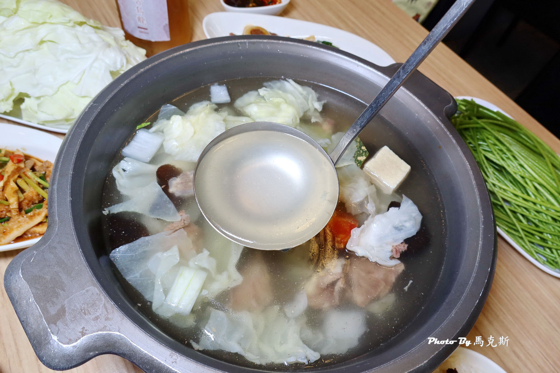 【台中北區美食推薦】夯牛溫體牛肉火鍋|選用台南溫體牛每日新鮮直送 輕涮鮮嫩甜美可口 還有熱炒的選擇 聚餐聚會首選|外帶|宵夜|中國醫美食| - 第19張圖 【台中北區美食推薦】夯牛溫體牛肉火鍋|選用台南溫體牛每日新鮮直送 輕涮鮮嫩甜美可口 還有熱炒的選擇 聚餐聚會首選|外帶|宵夜|中國醫美食|