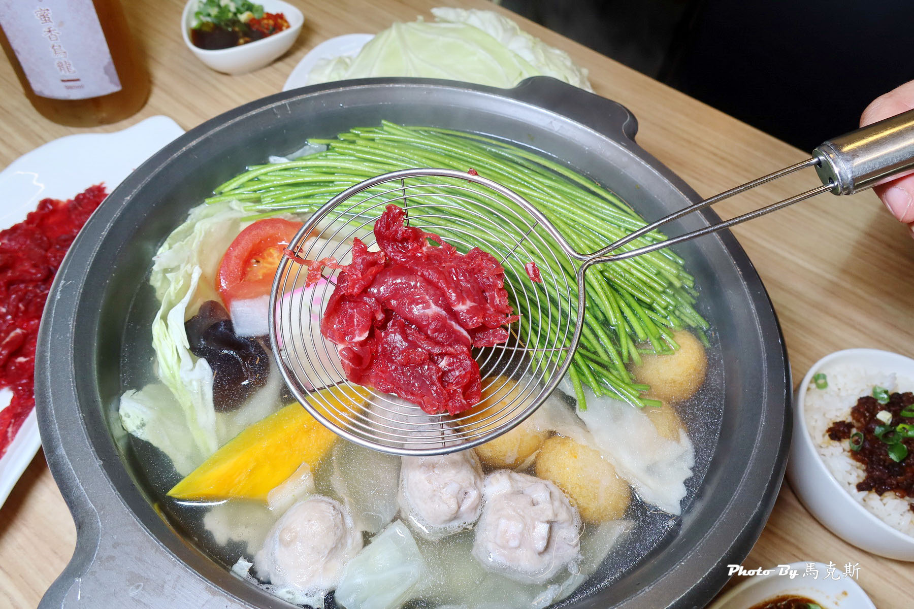 【台中北區美食推薦】夯牛溫體牛肉火鍋|選用台南溫體牛每日新鮮直送 輕涮鮮嫩甜美可口 還有熱炒的選擇 聚餐聚會首選|外帶|宵夜|中國醫美食| - 第24張圖 【台中北區美食推薦】夯牛溫體牛肉火鍋|選用台南溫體牛每日新鮮直送 輕涮鮮嫩甜美可口 還有熱炒的選擇 聚餐聚會首選|外帶|宵夜|中國醫美食|