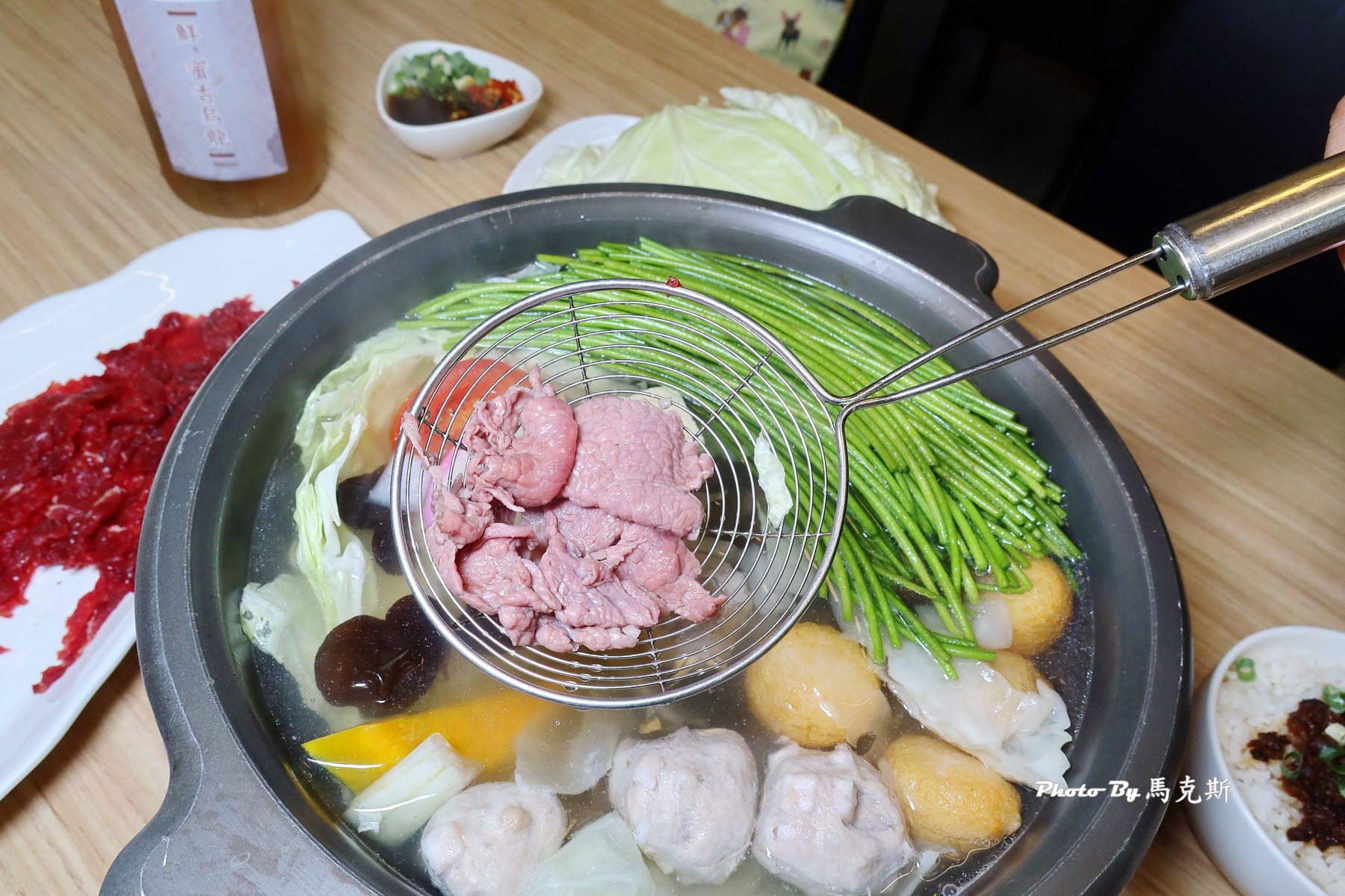 【台中北區美食推薦】夯牛溫體牛肉火鍋|選用台南溫體牛每日新鮮直送 輕涮鮮嫩甜美可口 還有熱炒的選擇 聚餐聚會首選|外帶|宵夜|中國醫美食| - 第25張圖 【台中北區美食推薦】夯牛溫體牛肉火鍋|選用台南溫體牛每日新鮮直送 輕涮鮮嫩甜美可口 還有熱炒的選擇 聚餐聚會首選|外帶|宵夜|中國醫美食|