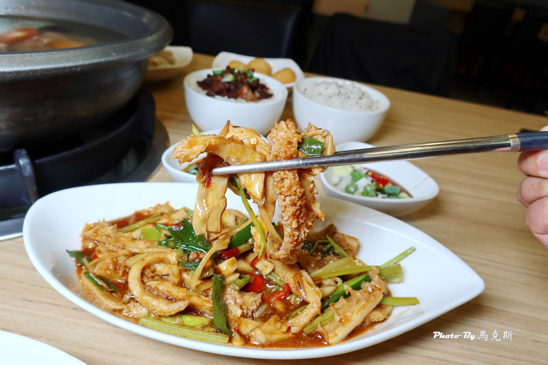 【台中北區美食推薦】夯牛溫體牛肉火鍋|選用台南溫體牛每日新鮮直送 輕涮鮮嫩甜美可口 還有熱炒的選擇 聚餐聚會首選|外帶|宵夜|中國醫美食| - 第34張圖 【台中北區美食推薦】夯牛溫體牛肉火鍋|選用台南溫體牛每日新鮮直送 輕涮鮮嫩甜美可口 還有熱炒的選擇 聚餐聚會首選|外帶|宵夜|中國醫美食|
